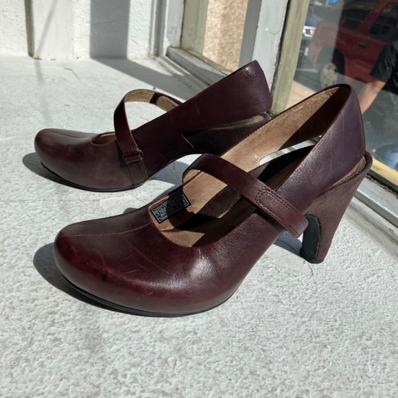 Beautiful brown Mary Jane’s - Picture 2 of 8